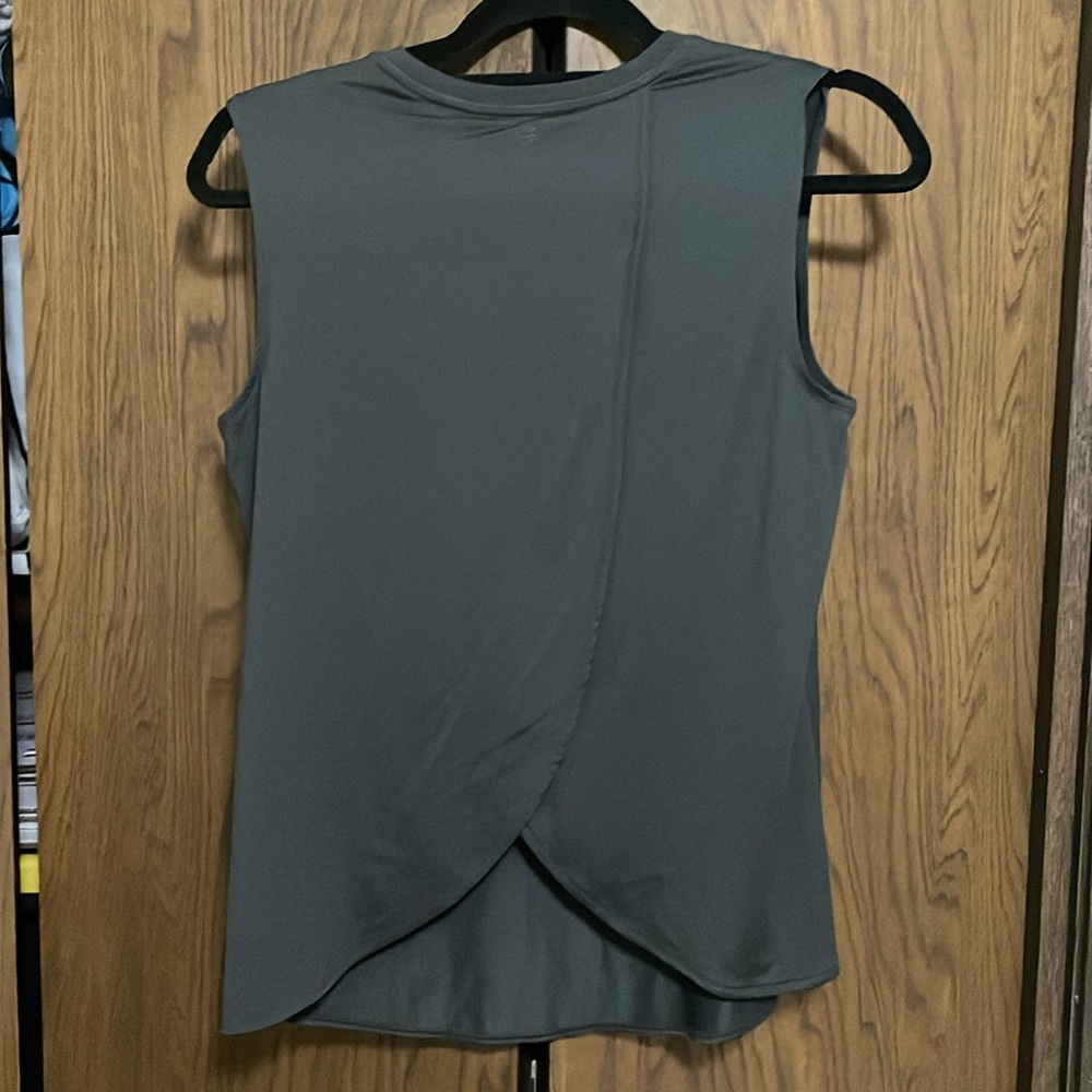 NWOT Athleta Sunlover UPF Split Back Tank Top dark olive green Crew Neckline S - Picture 3 of 4